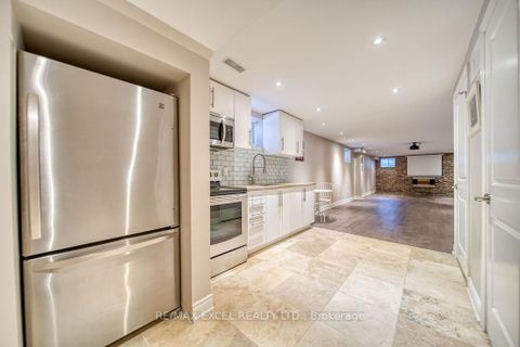 Photo 32 at 166 Townsgate Drive, Yorkhill, Vaughan