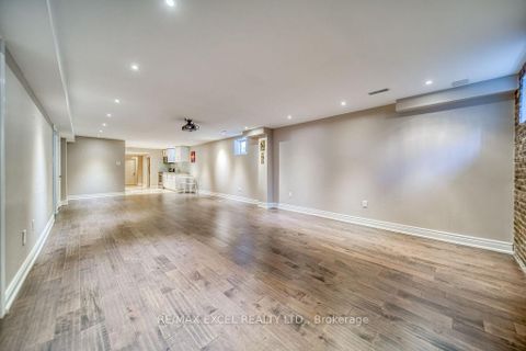 Photo 37 at 166 Townsgate Drive, Yorkhill, Vaughan
