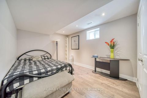 Photo 38 at 166 Townsgate Drive, Yorkhill, Vaughan