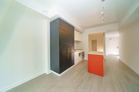 Photo 6 at 814 - 33 Helendale Avenue, Eglinton, Toronto