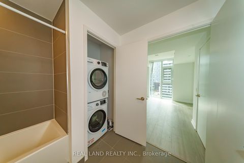 Photo 13 at 814 - 33 Helendale Avenue, Eglinton, Toronto