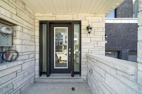 Photo 2 at 83 Puisaya Drive, Rural Richmond Hill, Richmond Hill