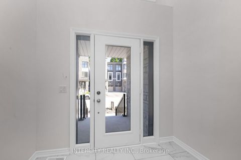 Photo 3 at 83 Puisaya Drive, Rural Richmond Hill, Richmond Hill Photo 3 at 83 Puisaya Drive, Rural Richmond Hill, Richmond Hill