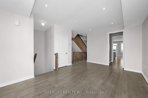 Photo 6 at 83 Puisaya Drive, Rural Richmond Hill, Richmond Hill Photo 6 at 83 Puisaya Drive, Rural Richmond Hill, Richmond Hill