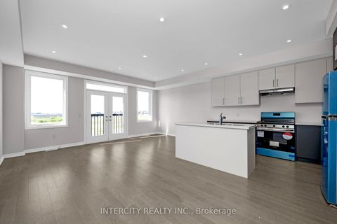 Photo 9 at 83 Puisaya Drive, Rural Richmond Hill, Richmond Hill Photo 9 at 83 Puisaya Drive, Rural Richmond Hill, Richmond Hill