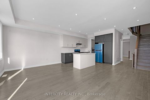 Photo 10 at 83 Puisaya Drive, Rural Richmond Hill, Richmond Hill Photo 10 at 83 Puisaya Drive, Rural Richmond Hill, Richmond Hill