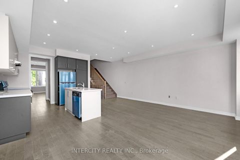 Photo 11 at 83 Puisaya Drive, Rural Richmond Hill, Richmond Hill Photo 11 at 83 Puisaya Drive, Rural Richmond Hill, Richmond Hill