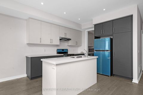 Photo 13 at 83 Puisaya Drive, Rural Richmond Hill, Richmond Hill Photo 13 at 83 Puisaya Drive, Rural Richmond Hill, Richmond Hill