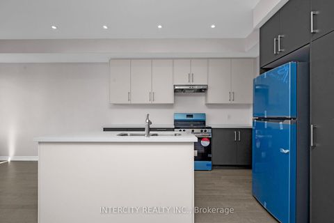 Photo 14 at 83 Puisaya Drive, Rural Richmond Hill, Richmond Hill Photo 14 at 83 Puisaya Drive, Rural Richmond Hill, Richmond Hill