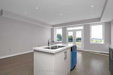 Photo 15 at 83 Puisaya Drive, Rural Richmond Hill, Richmond Hill