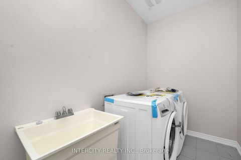 Photo 32 at 83 Puisaya Drive, Rural Richmond Hill, Richmond Hill Photo 32 at 83 Puisaya Drive, Rural Richmond Hill, Richmond Hill