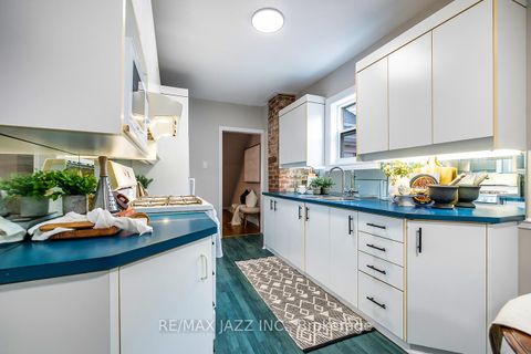 Photo 23 at 33 South Bonnington Avenue, Cliffside, Toronto