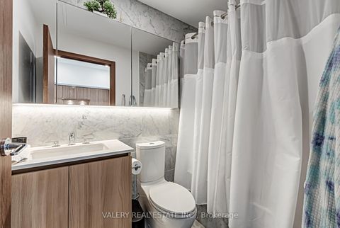 Photo 2 at 4516 - 17 Bathurst Street, Waterfront Communities C1, Toronto