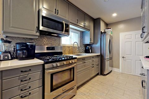 Photo 7 at 19 Bicknell Avenue, Eglinton West, Toronto