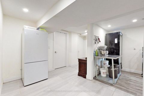 Photo 20 at 19 Bicknell Avenue, Eglinton West, Toronto
