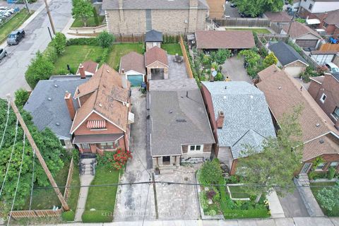 Photo 33 at 19 Bicknell Avenue, Eglinton West, Toronto
