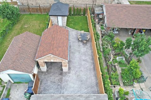 Photo 34 at 19 Bicknell Avenue, Eglinton West, Toronto