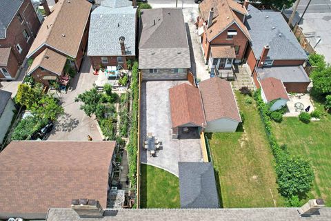 Photo 38 at 19 Bicknell Avenue, Eglinton West, Toronto