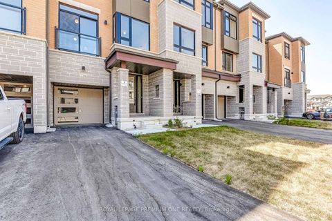 Photo 3 at 220 TENNANT Circle, Vellore Village, Vaughan