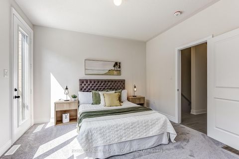 Photo 10 at 220 TENNANT Circle, Vellore Village, Vaughan