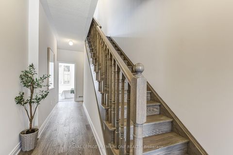 Photo 14 at 220 TENNANT Circle, Vellore Village, Vaughan
