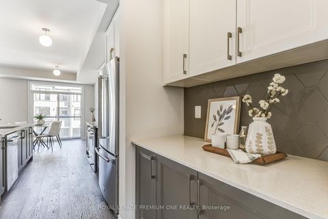 Photo 20 at 220 TENNANT Circle, Vellore Village, Vaughan