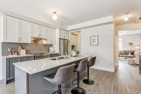 Photo 26 at 220 TENNANT Circle, Vellore Village, Vaughan