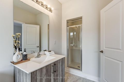 Photo 40 at 220 TENNANT Circle, Vellore Village, Vaughan