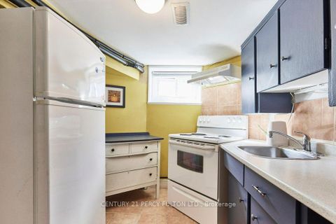 Photo 23 at 471 Shaw Street, Little Italy, Toronto