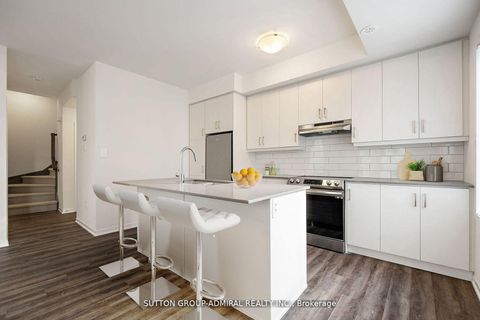 Photo 3 at TH73 - 39 Honeycrisp Crescent, Vaughan Corporate Centre, Vaughan