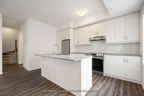 Photo 4 at TH73 - 39 Honeycrisp Crescent, Vaughan Corporate Centre, Vaughan