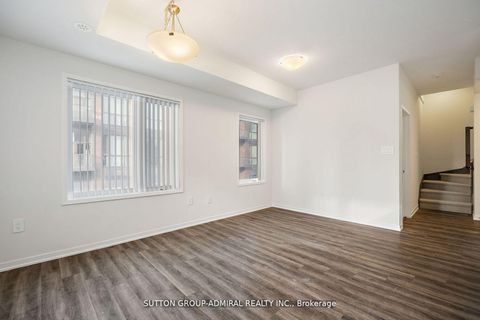 Photo 14 at TH73 - 39 Honeycrisp Crescent, Vaughan Corporate Centre, Vaughan