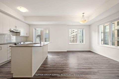 Photo 16 at TH73 - 39 Honeycrisp Crescent, Vaughan Corporate Centre, Vaughan