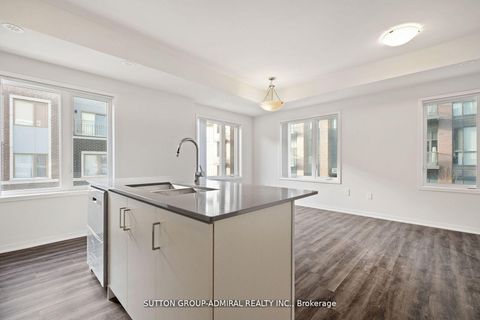 Photo 18 at TH73 - 39 Honeycrisp Crescent, Vaughan Corporate Centre, Vaughan