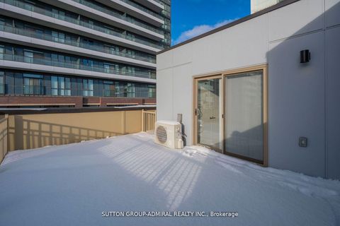 Photo 33 at TH73 - 39 Honeycrisp Crescent, Vaughan Corporate Centre, Vaughan