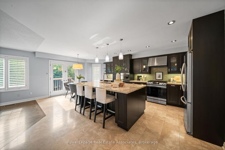 Photo 11 at 3723 Trelawny Circle, Lisgar, Mississauga