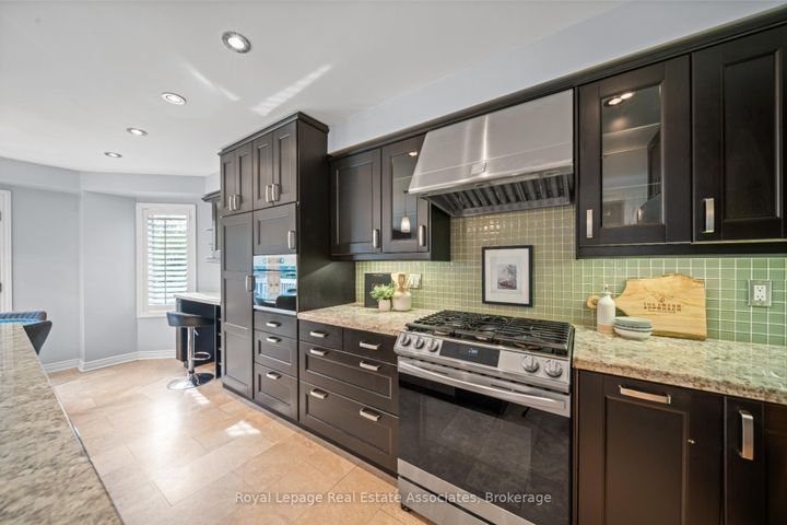 Photo 12 at 3723 Trelawny Circle, Lisgar, Mississauga