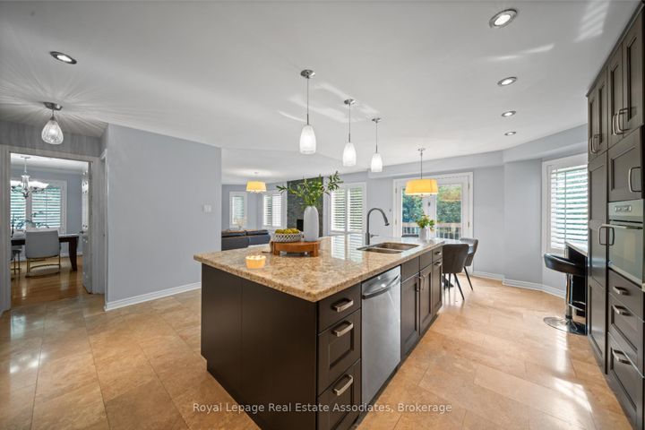 Photo 13 at 3723 Trelawny Circle, Lisgar, Mississauga