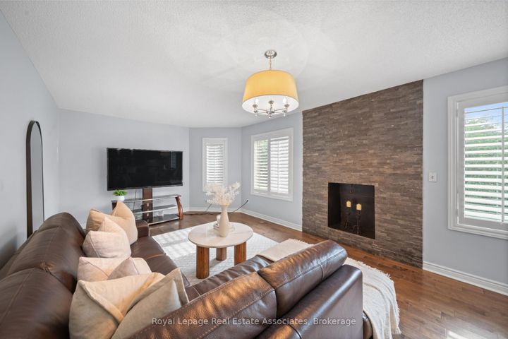 Photo 16 at 3723 Trelawny Circle, Lisgar, Mississauga