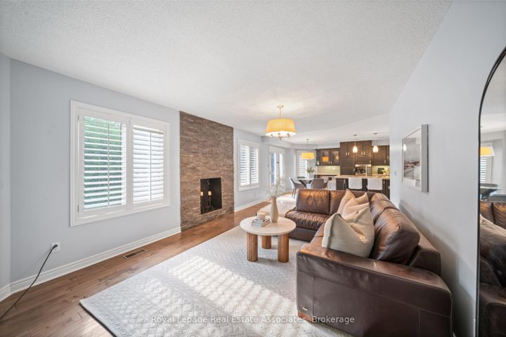 Photo 17 at 3723 Trelawny Circle, Lisgar, Mississauga