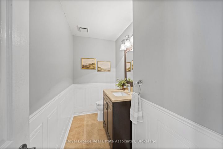Photo 18 at 3723 Trelawny Circle, Lisgar, Mississauga