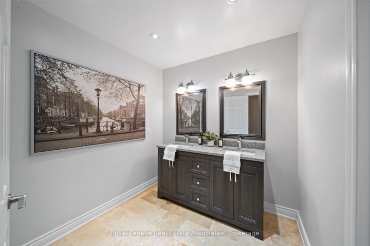 Photo 28 at 3723 Trelawny Circle, Lisgar, Mississauga
