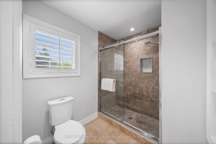 Photo 29 at 3723 Trelawny Circle, Lisgar, Mississauga