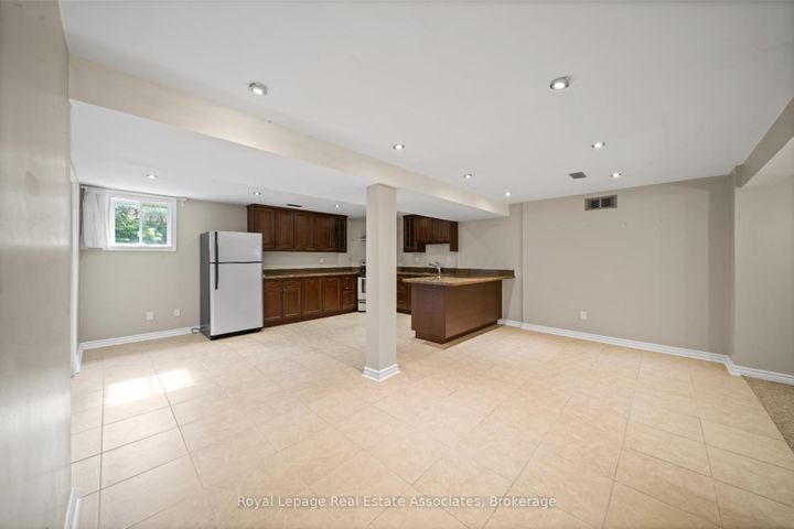 Photo 31 at 3723 Trelawny Circle, Lisgar, Mississauga