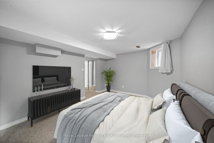 Photo 34 at 3723 Trelawny Circle, Lisgar, Mississauga