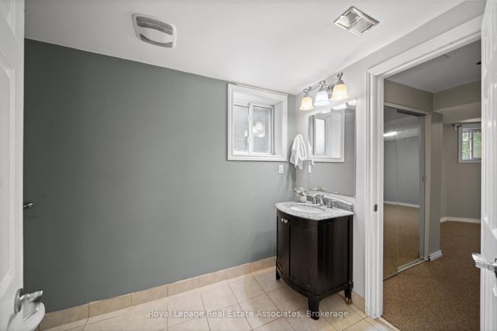 Photo 36 at 3723 Trelawny Circle, Lisgar, Mississauga