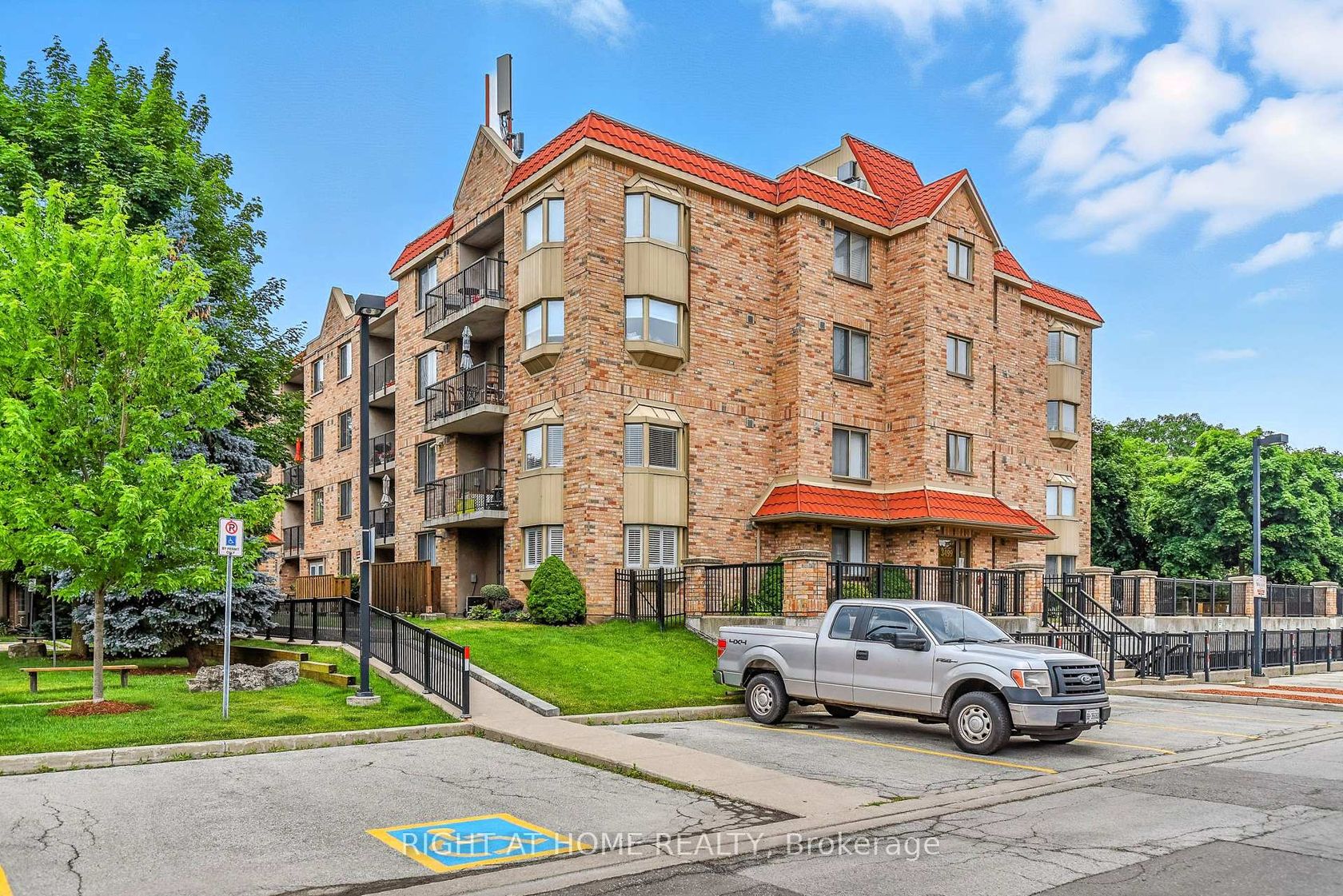 404 - 3499 Upper Middle Road, Headon, Burlington 