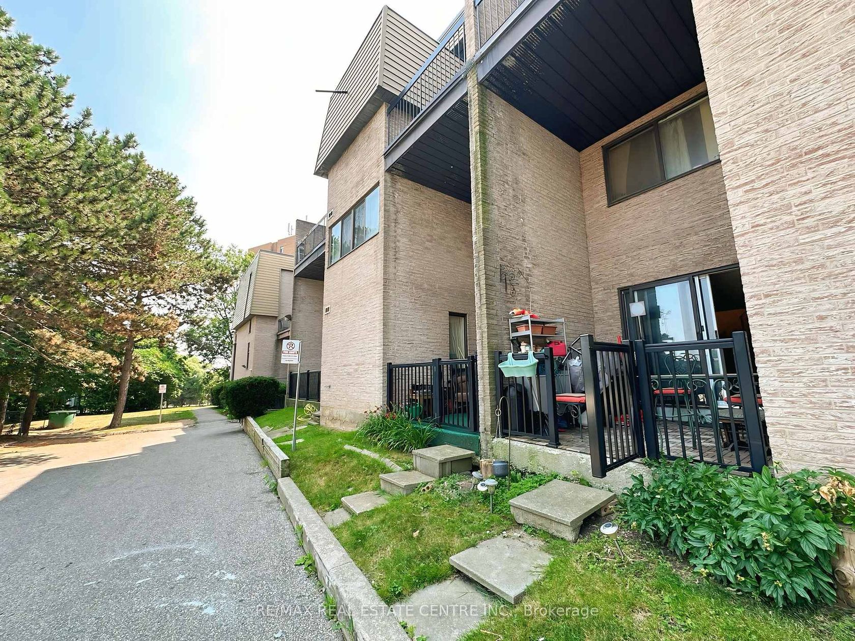 111 - 2095 Roche Court, Sheridan, Mississauga 