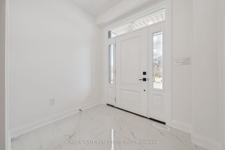 Photo 3 at 985 Queensdale Avenue, Donevan, Oshawa