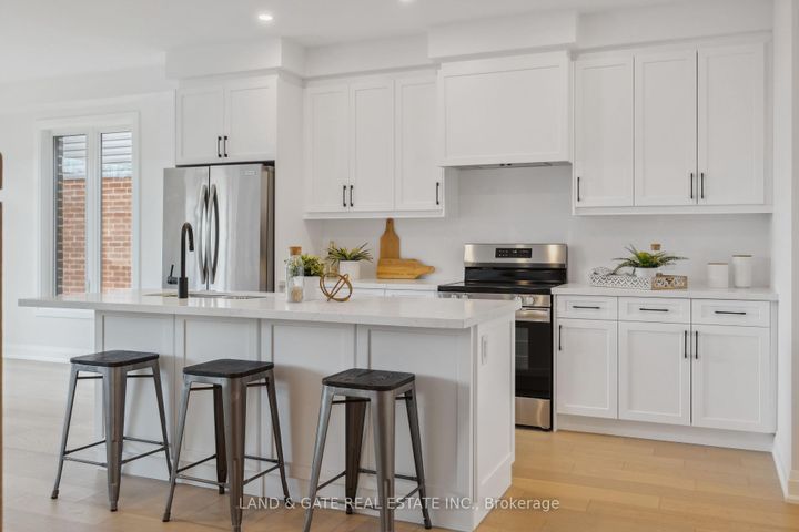 Photo 6 at 985 Queensdale Avenue, Donevan, Oshawa